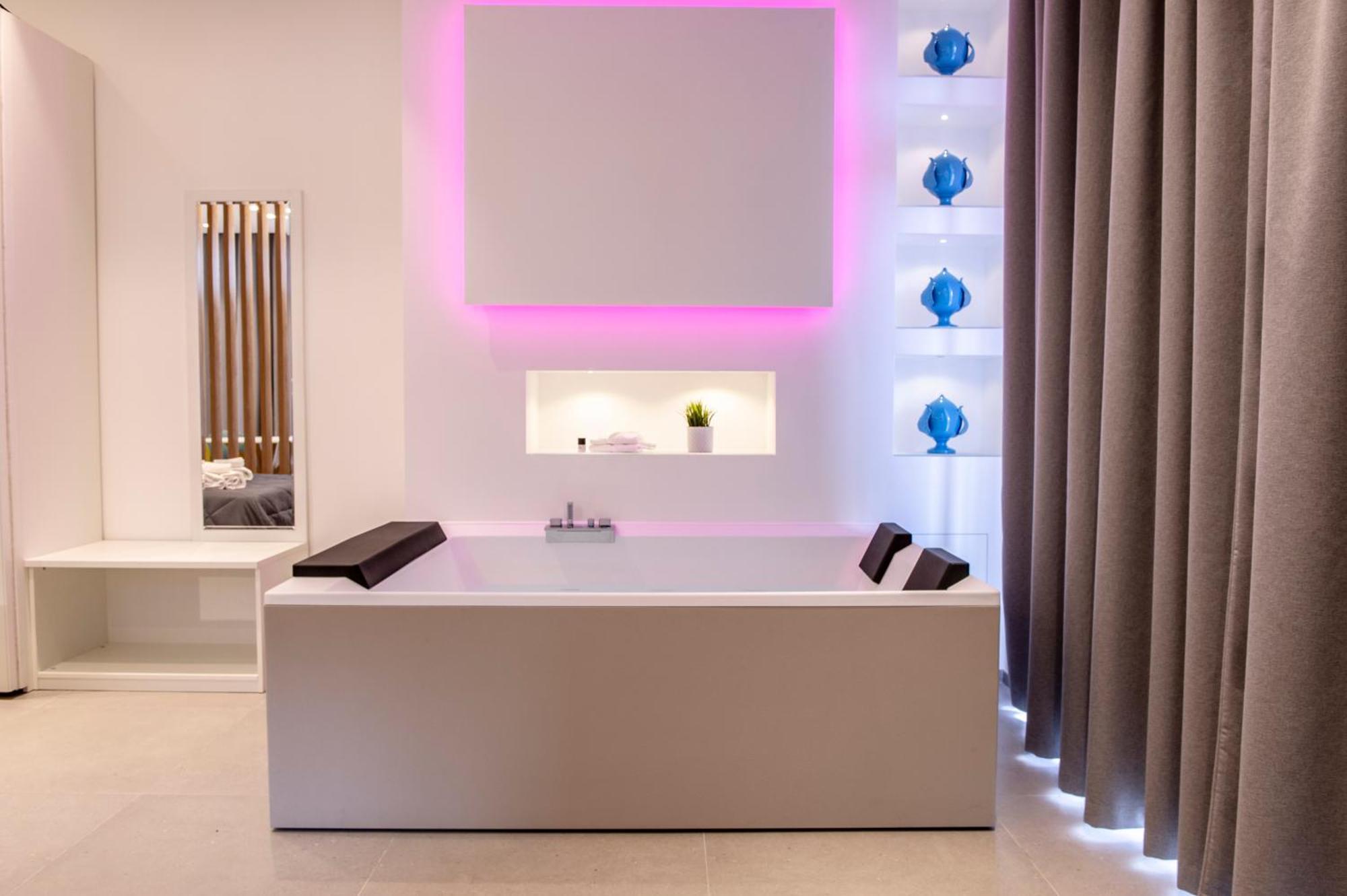 Alipa With Jacuzzi Apartment